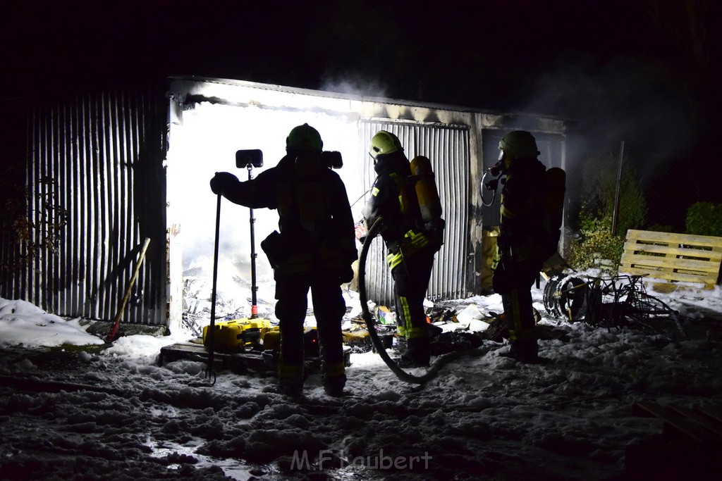 Feuer Hinterhof Garagen Koeln Hoehenberg Olpenerstr P098.JPG - Miklos Laubert